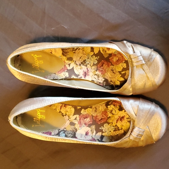 Ladies Jellypop heels, size 9, gold fabric, low heel - Picture 5 of 12